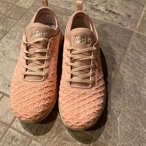 APL Phantom running shoes